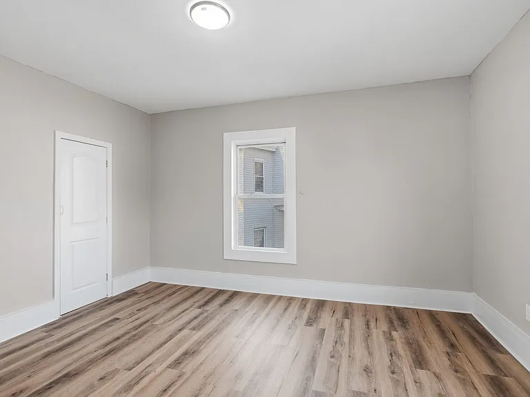 834 Worthington Street — Photo 9