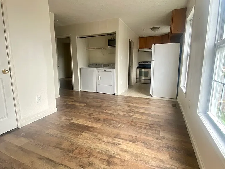 279 Wiles St — Photo 1