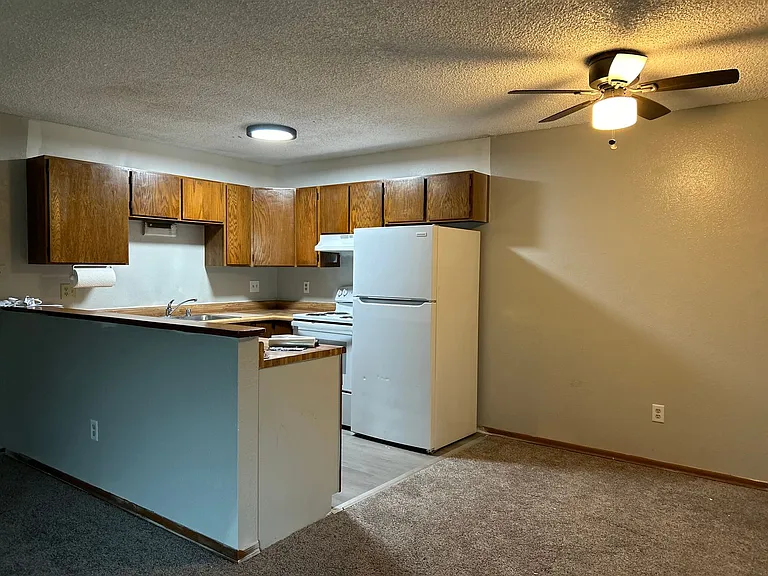 1120 Joyce Dr — Photo 3