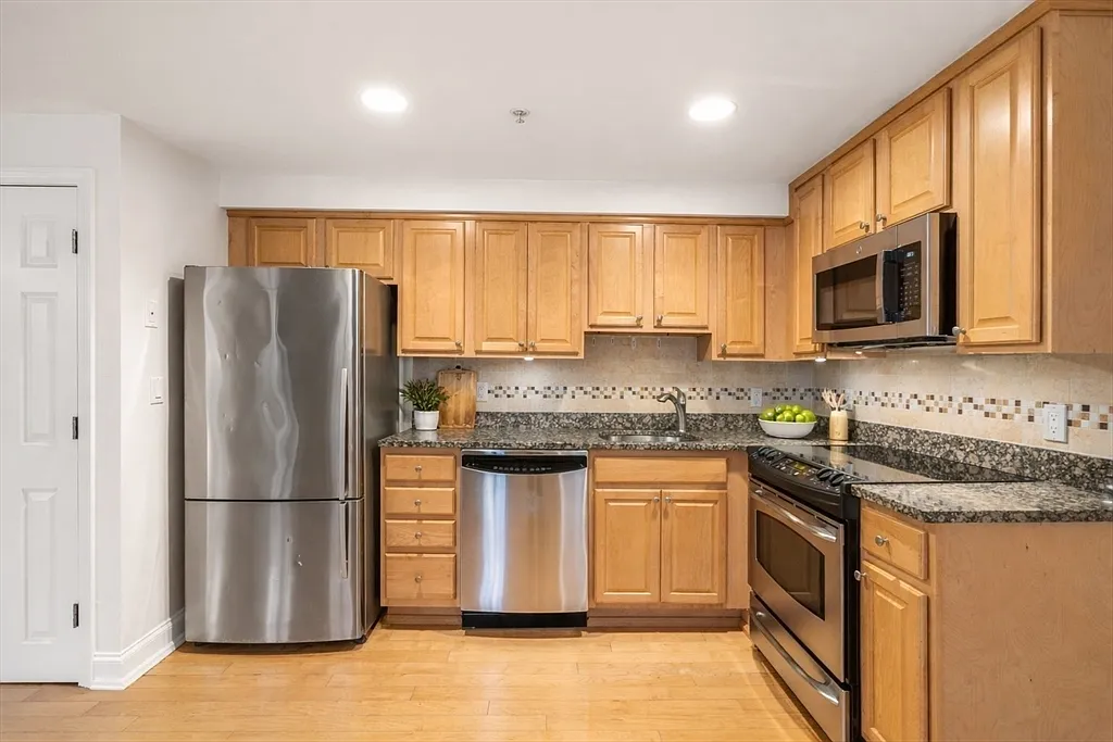2 bed, 2.0 bath, 1115 sqft, $4,000 — Photo 2