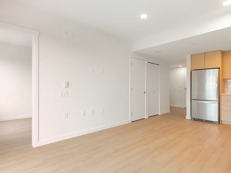 3655 Victoria Dr — Photo 33