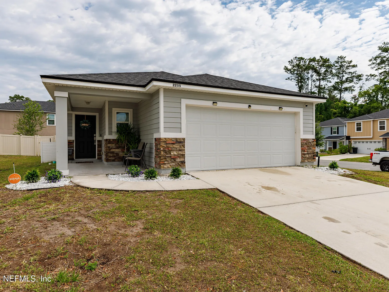 3 bed, 2.0 bath, 1849 sqft, $2,100 — Photo 4