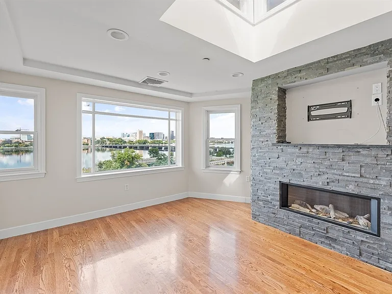 25 Bay State Rd #6 — Photo 3