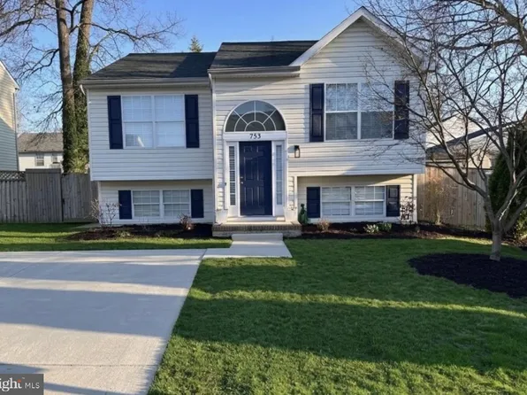 753 210th St, Pasadena, MD 21122