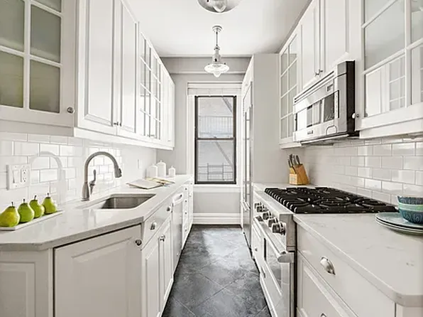 1049 Park Ave #3C, Manhattan, NY 10028