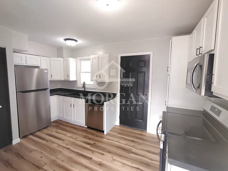 2717 Crystal St — Photo 3