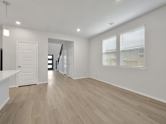 5th image of 104 Clay Creek Ln