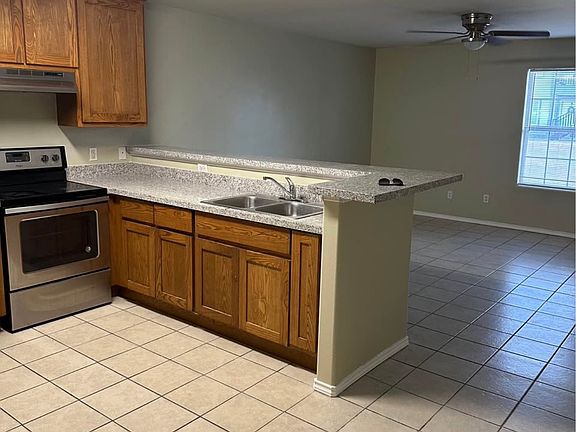 3rd image of 212 N Linares St