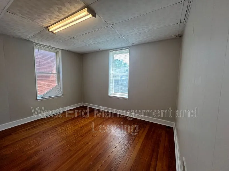 2 bed, 1.0 bath, $1,095 — Photo 3