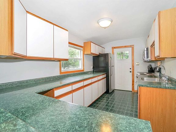 3rd image of 855 Americus Ave