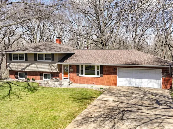 211 Lakeside Dr, Bethalto, IL 62010