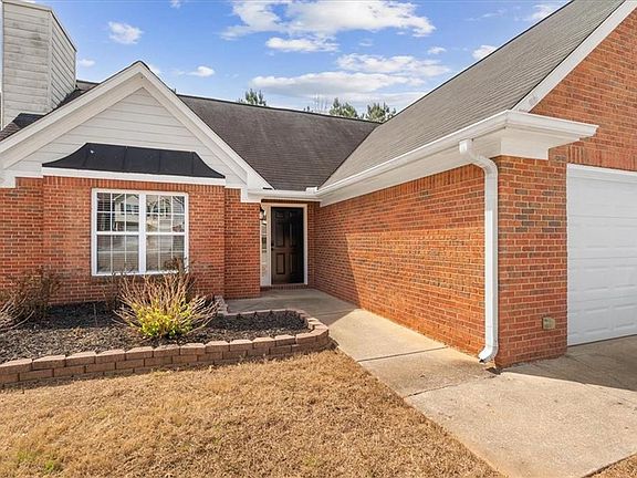 2nd image of 608 Riverside Dr NW