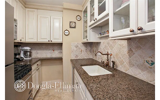 Sold by Douglas Elliman | media 3