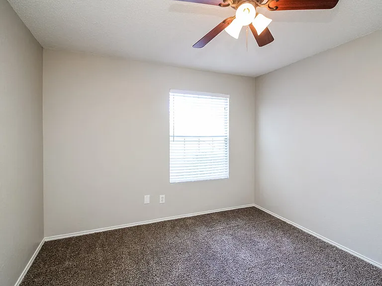 3229 Kathy Ln — Photo 11