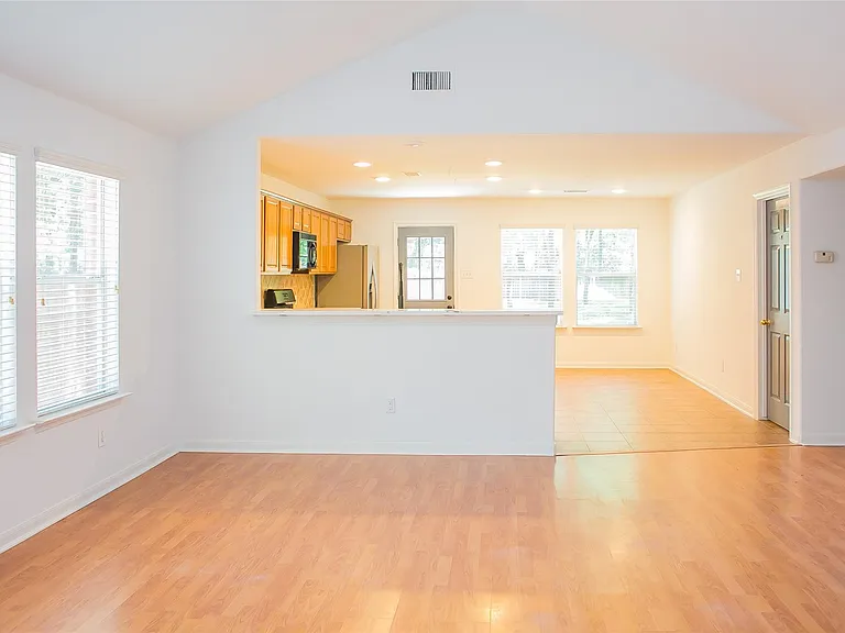 91 Genesee Ridge Dr — Photo 9