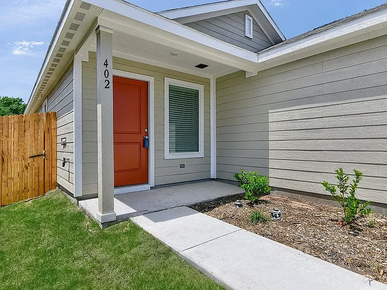 402 Harvest St — Photo 3