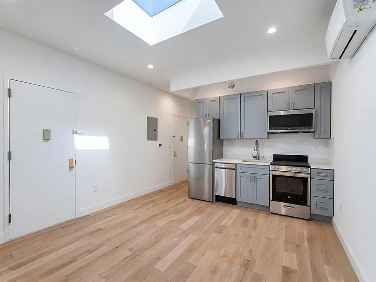 231 E 60th St #5A — Photo 2