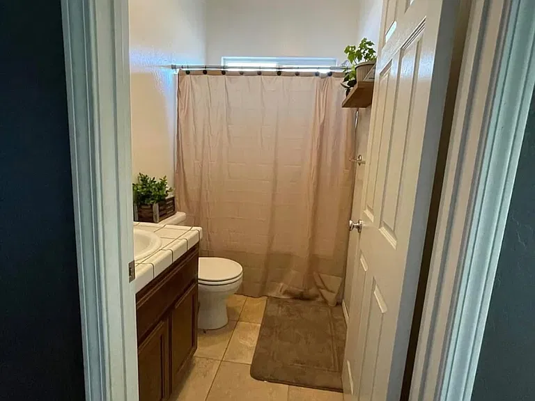 205 Derbyshire Dr — Photo 4