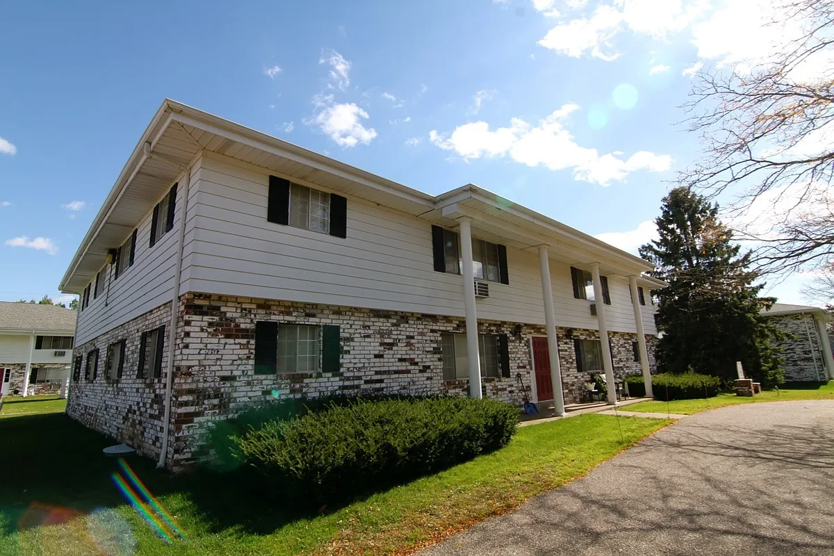 Building Photo - Marshfield Columns