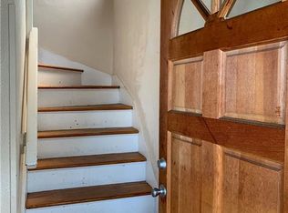 27 Dwight St, Ansonia, CT 06401