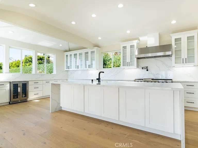 2850 Zell Dr — Photo 12