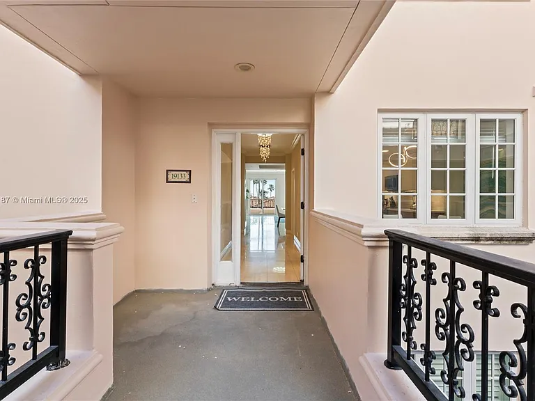19133 Fisher Island Dr #19133 — Photo 13