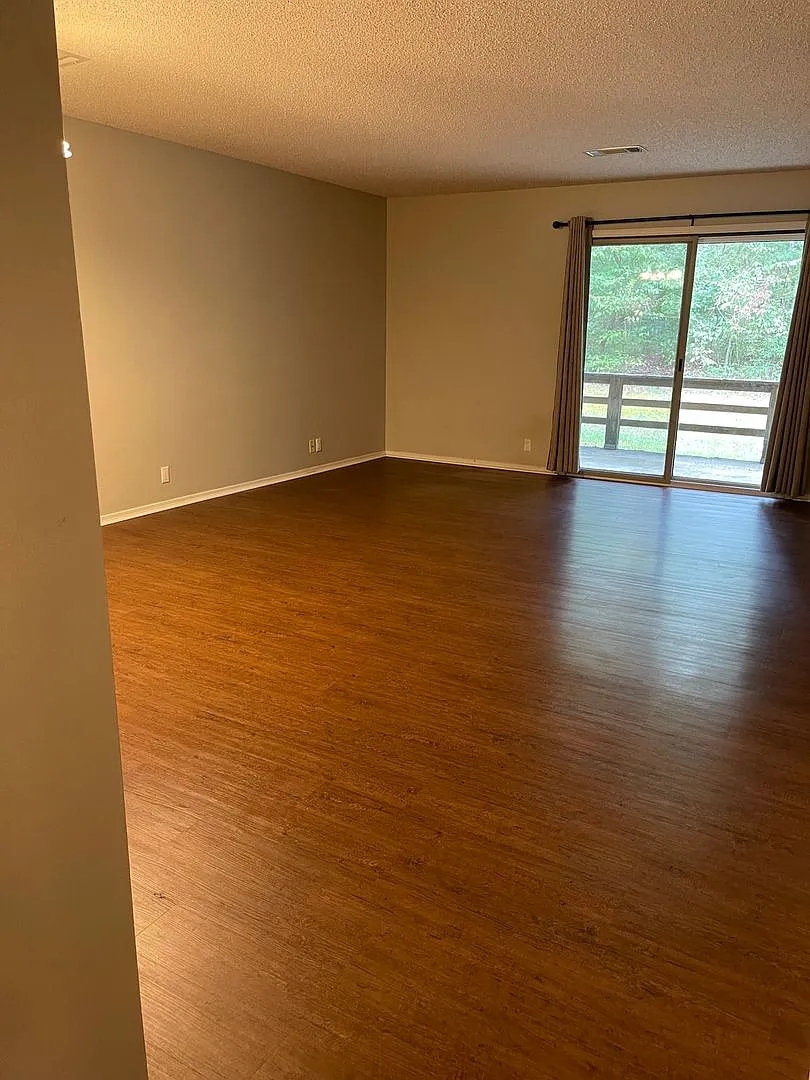 Charming townhome nestled in the heart of Hot Springs Village — Photo 3