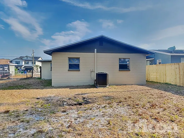 4118 W La Salle St — Photo 16