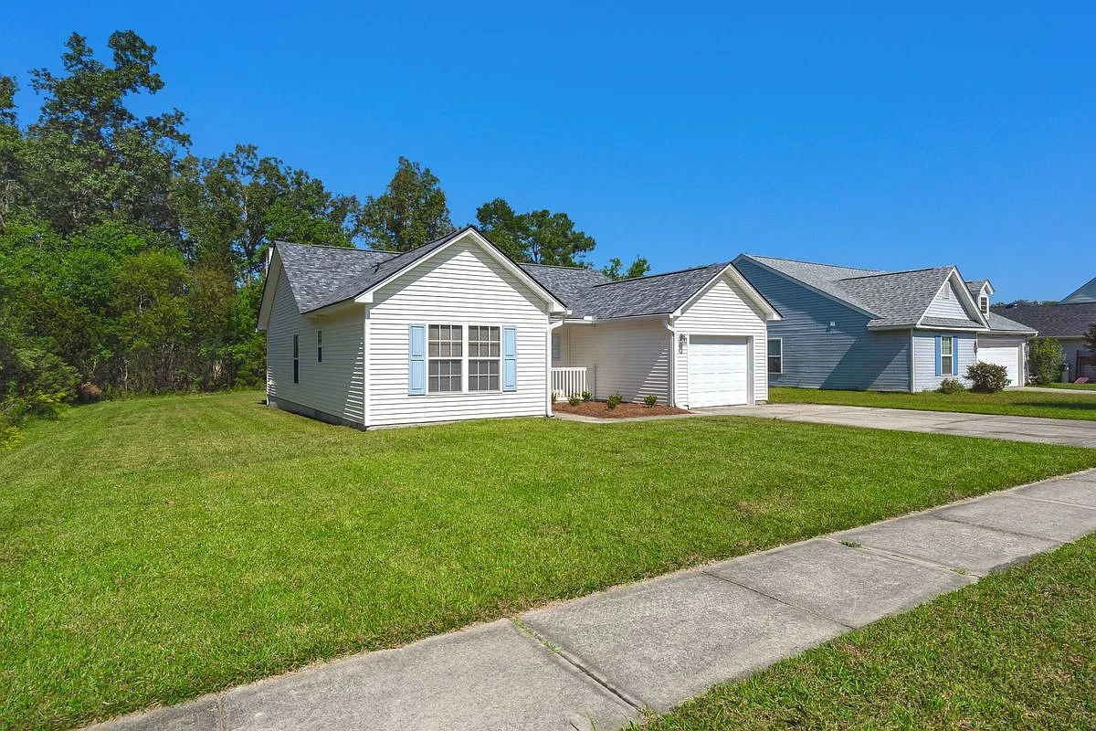 3 bed, 2.0 bath, 1277 sqft, $2,500 — Photo 3