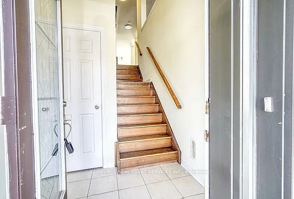 53 Sandwell St — Photo 2