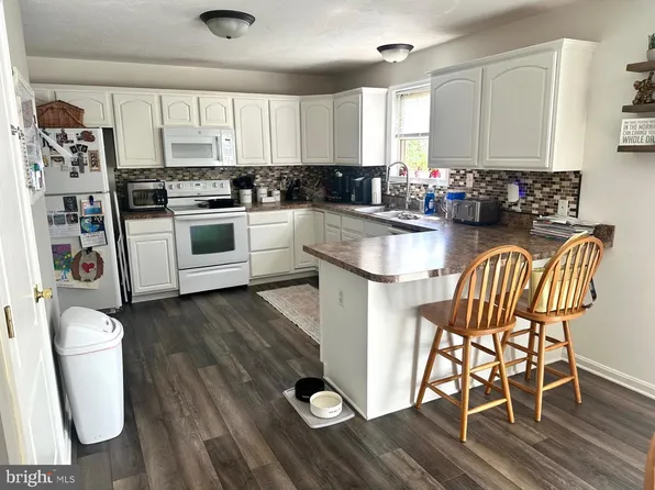 137 Maple Dr, Hanover, PA 17331