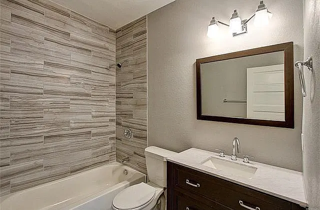 3 bed, 1098 sqft, $2,400 — Photo 2
