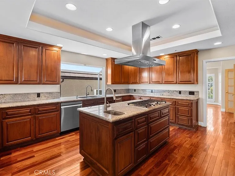540 W 25th St — Photo 13