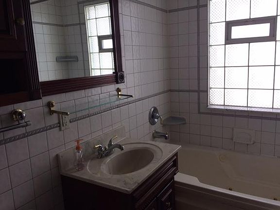 5th image of 2821 White Oak Ave
