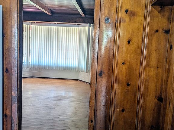 5th image of 746 E Maryland Ave #0