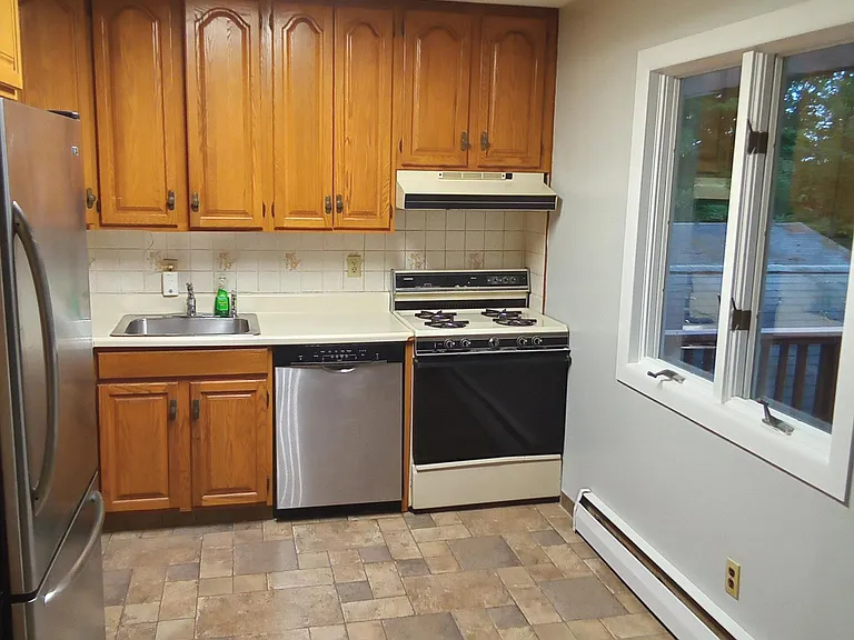 8 Hickory Ln — Photo 3