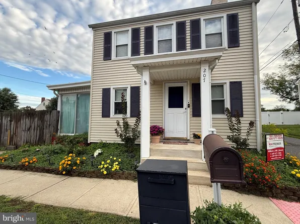 207 Washington St, Fieldsboro, NJ 08505