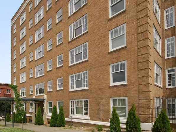 Townhouse Apartments