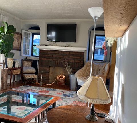 3rd image of 2233 Eldred Ave