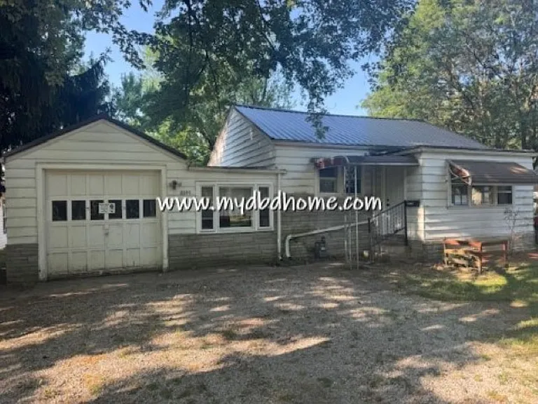 2203 Rehm Dr — Photo 1