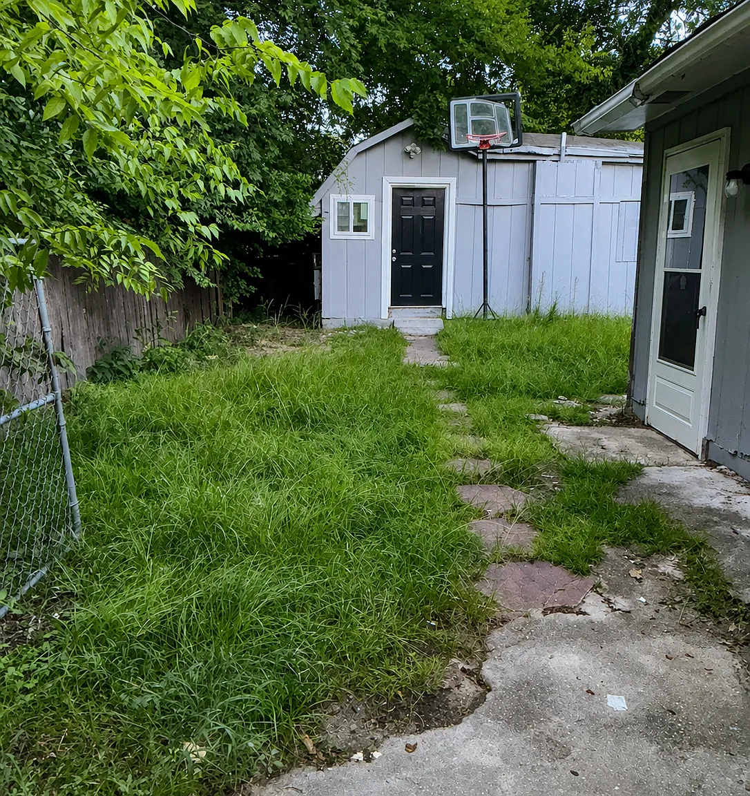 2435 Thrasher Avenue - 1 — Photo 2