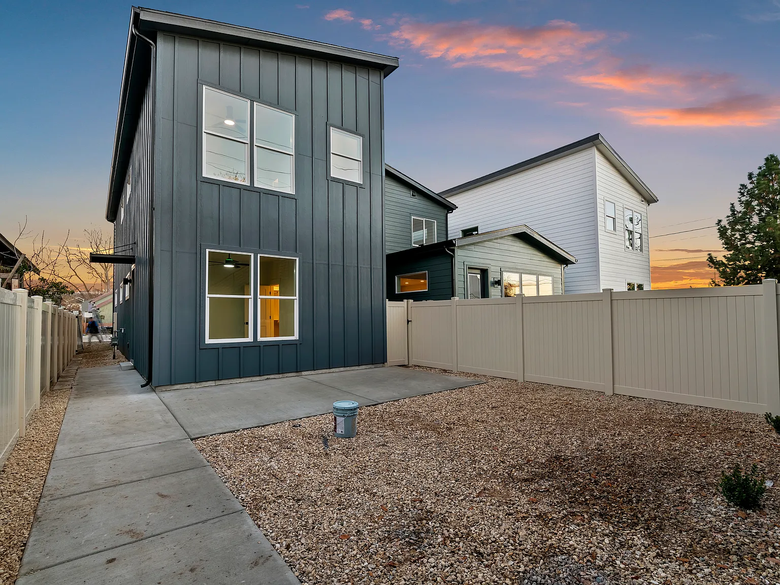 4 bed, 4.5 bath, 2275 sqft, $4,500 — Photo 4