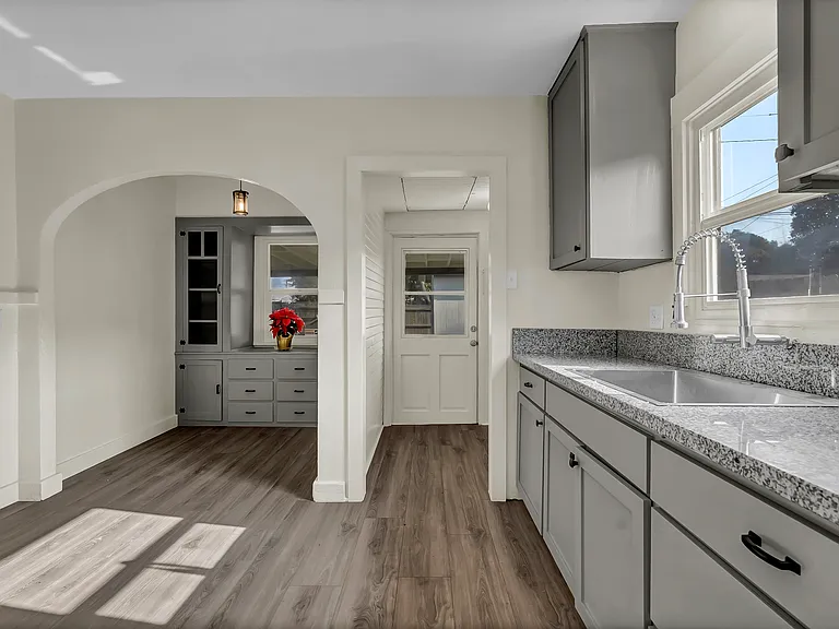 916 S Encina St — Photo 12