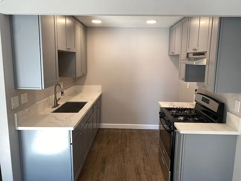 5916 Burnham Ave — Photo 2