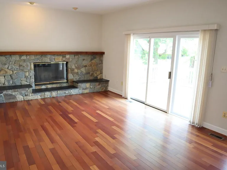 17105 Thatcher Ct — Photo 8