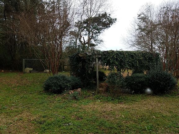 4th image of 7 Heritage Dr