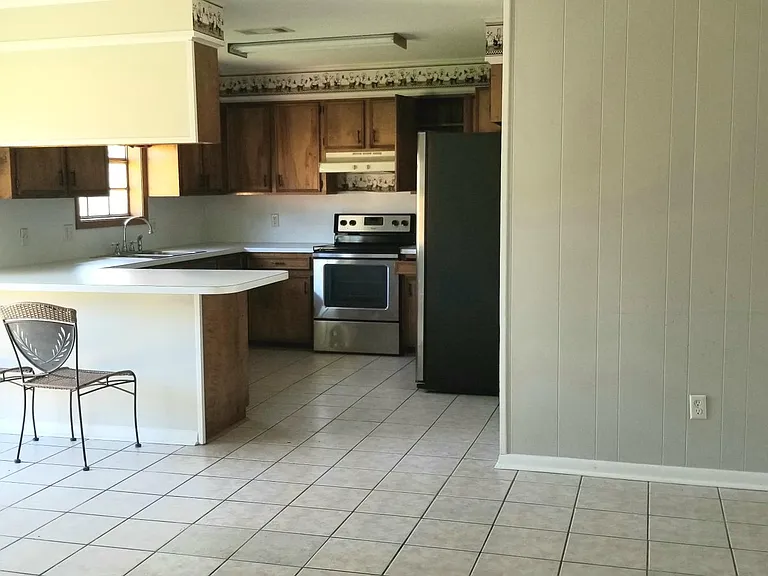 1900 Linda Ave — Photo 4
