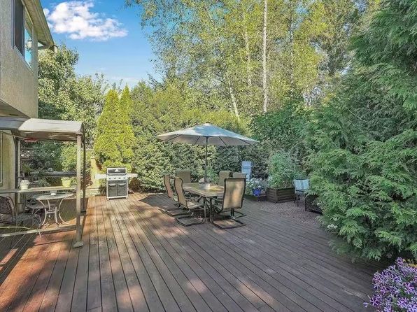 4 bedroom rental in Surrey — photo 2