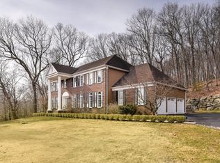 31 S Glen Rd, Kinnelon, NJ 07405
