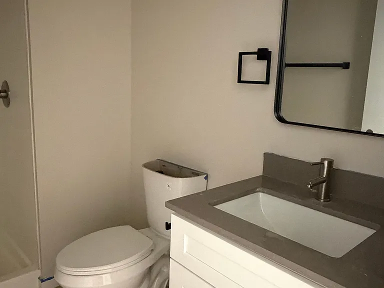 3900 Roland Ave — Photo 25